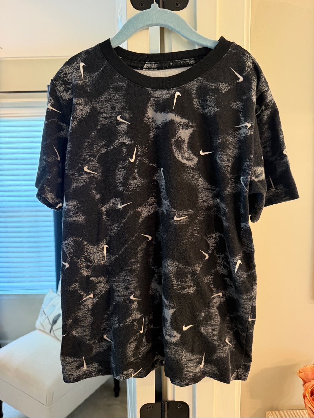 The Nike Tee - Youth Medium